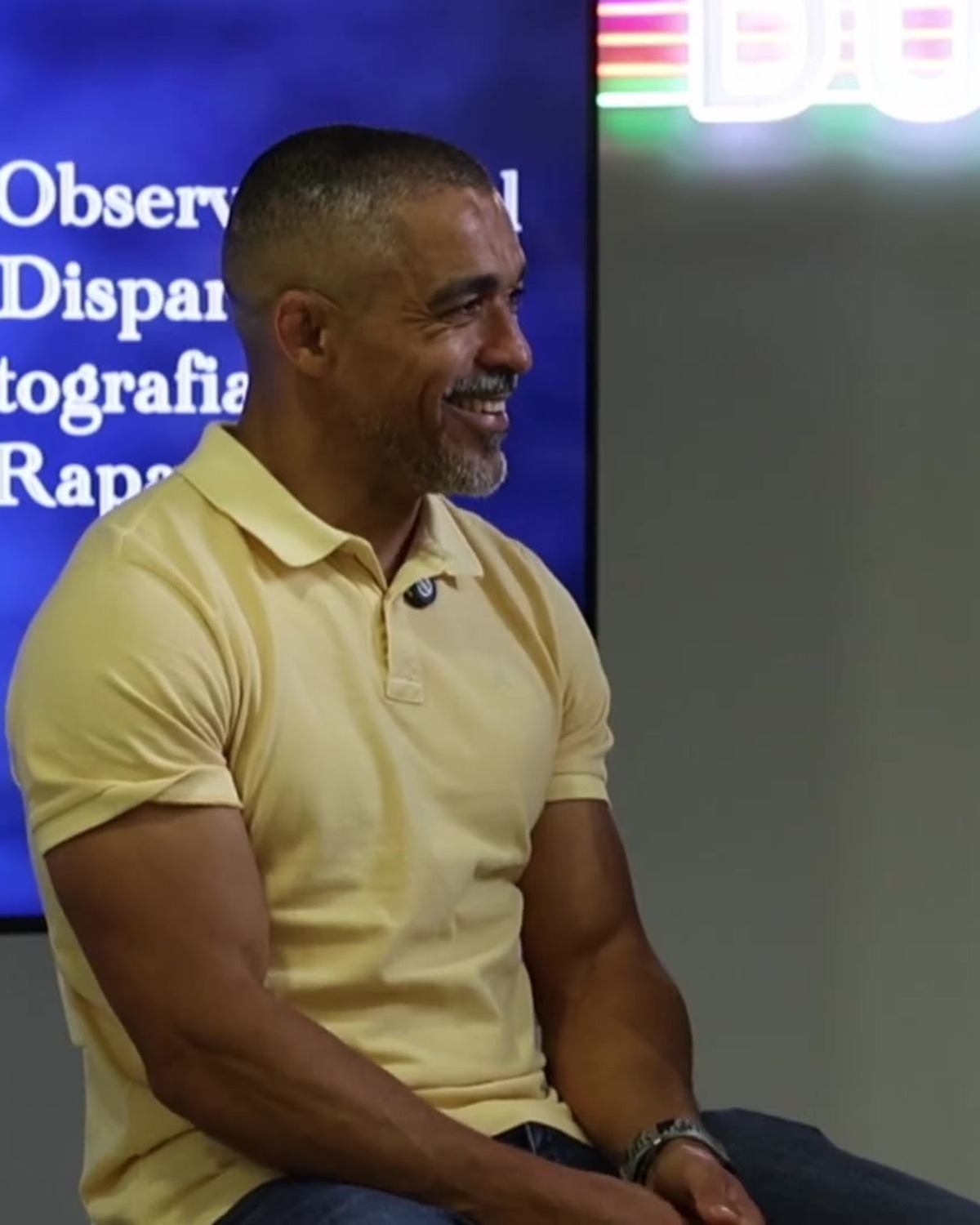Retrato de Rayco Trujillo durante una entrevista sobre fotografía de fauna