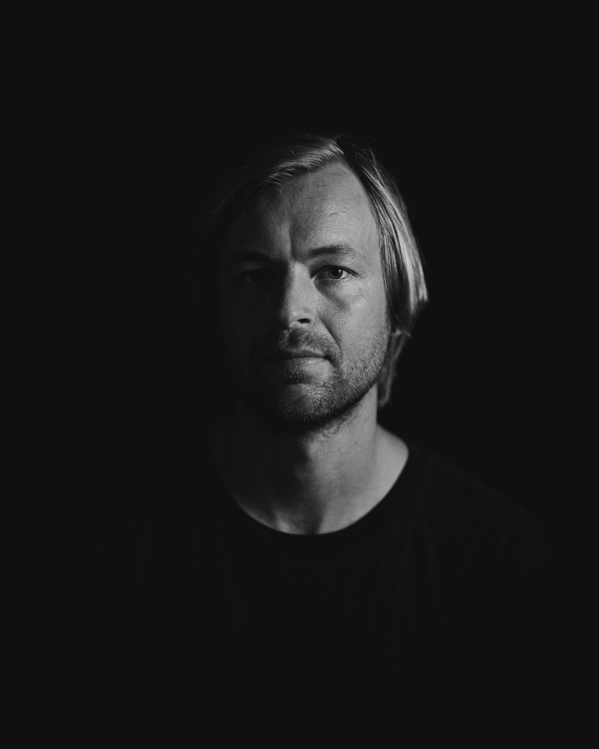 Retrato en blanco y negro de Lars Goos