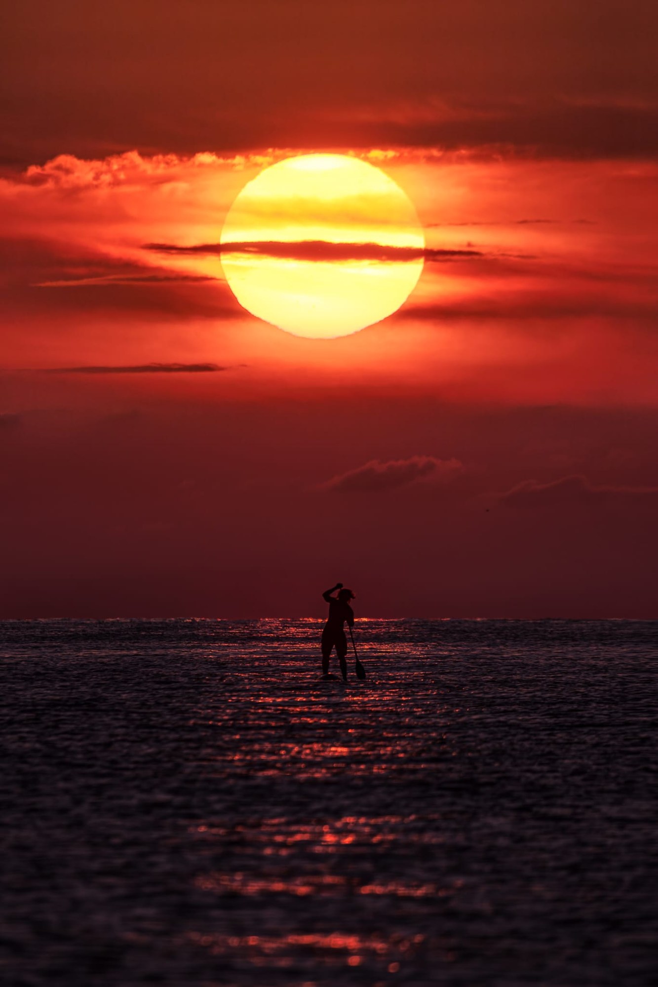 Paddle surf al atardecer, fotografía de Jordi L. Coy