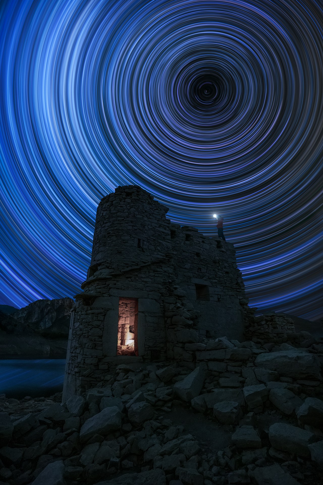 Circumpolar sobre unas ruinas, fotografía de Alejandro García Bernardo