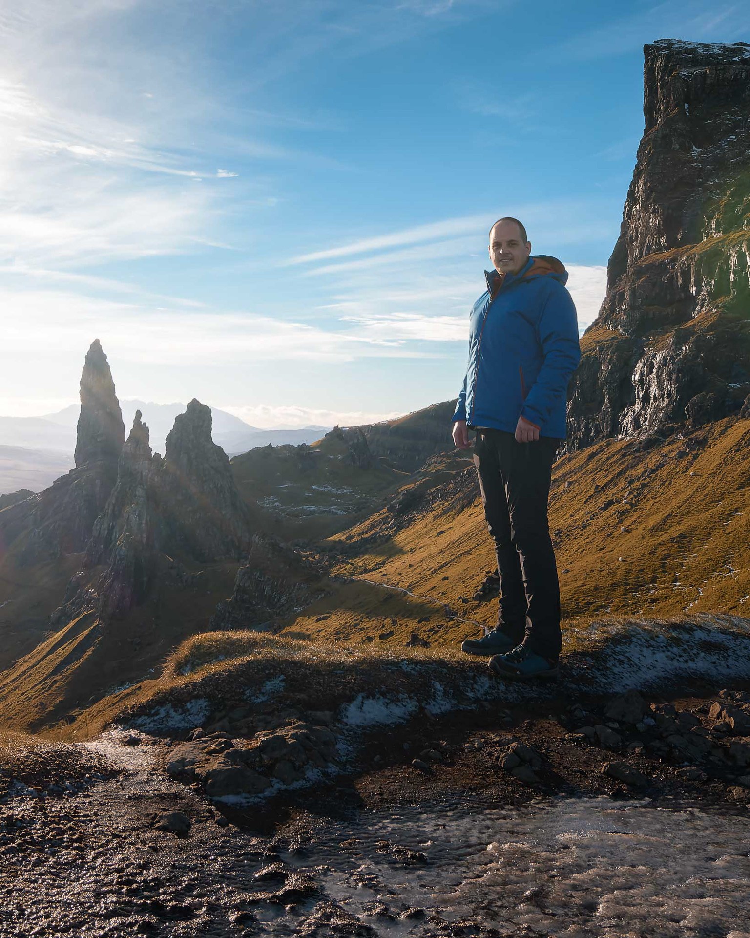 Retrato de David Rodríguez en un paisaje de montaña